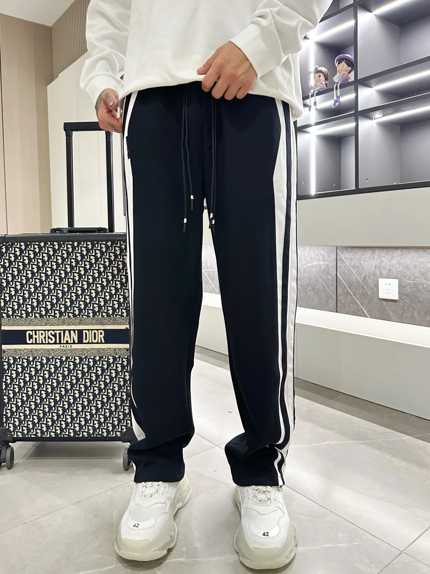 Balenciaga 🆕2026 Autumn and Winter New Arrival Casual Pants! The official website will be released simultaneously. Brand Classic LOGO casual pants, customized fabrics, excellent comfort and strong touch. Highly recognisable, perfect appearance and craftsmanship. Size:M-3XL